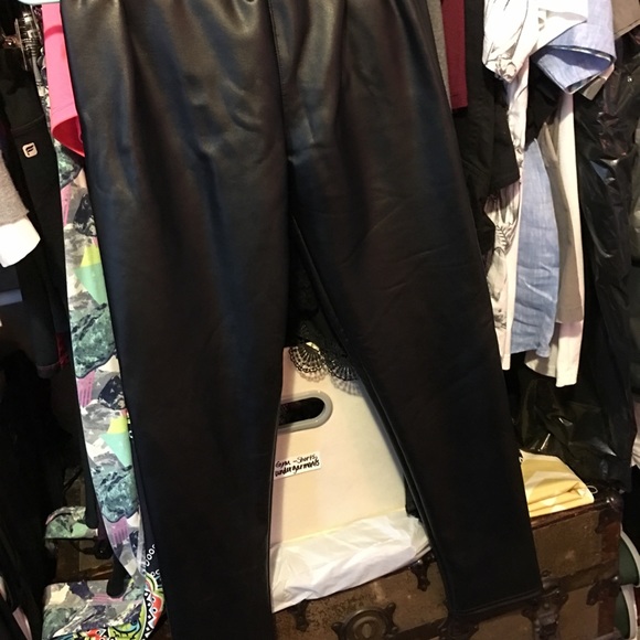 No name, plush man made pleather leggings - Picture 2 of 2